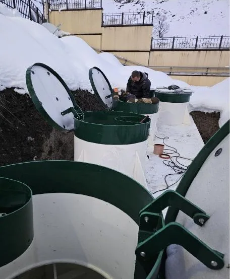 Установленные очистные сооружения в горном районе перед вводом в эксплуатацию